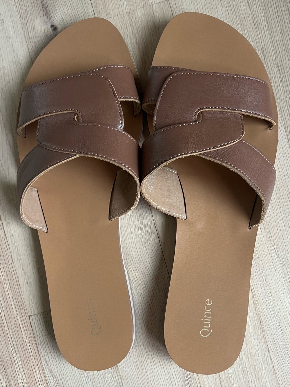 Like-New QUINCE Italian Leather Cutout Slide Sandal